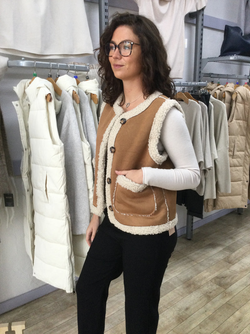 FAUX FUR TRIM GILET