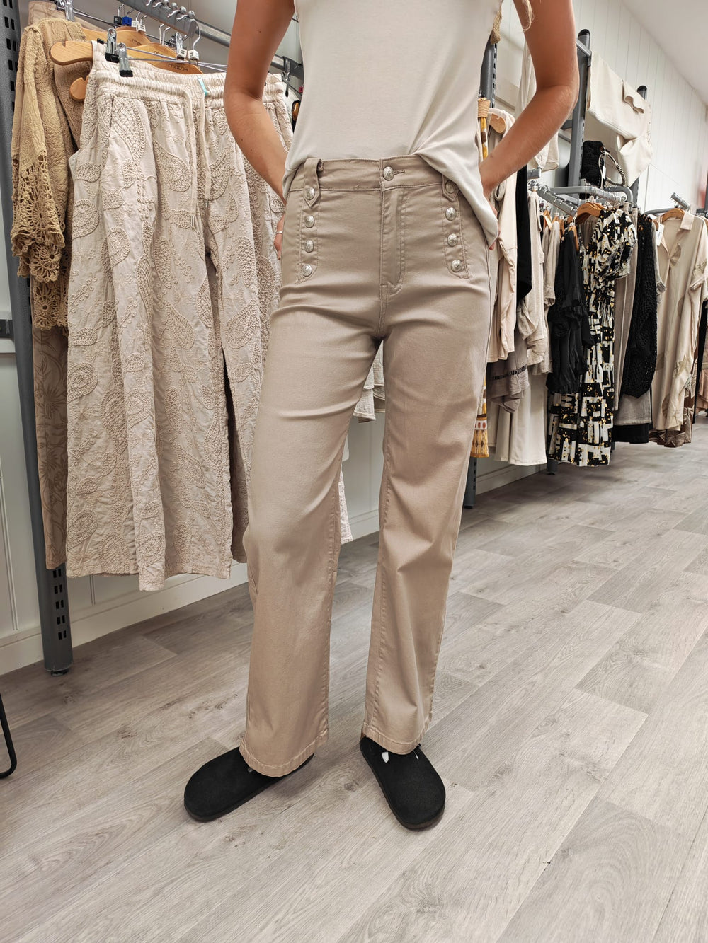 TAUPE