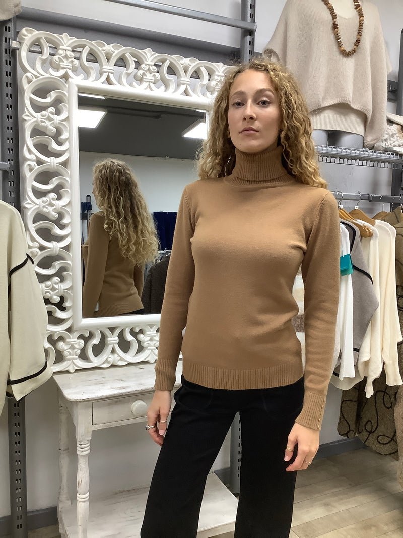 BTTN POLO KNIT TOP