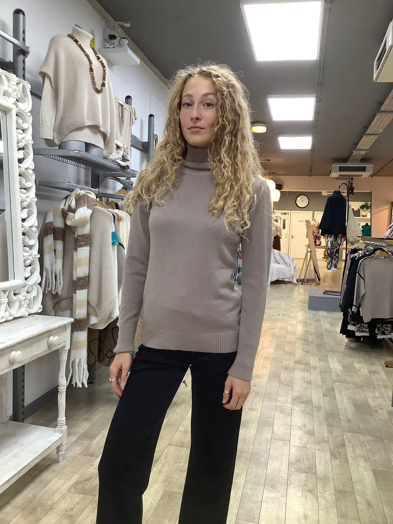 BTTN POLO KNIT TOP