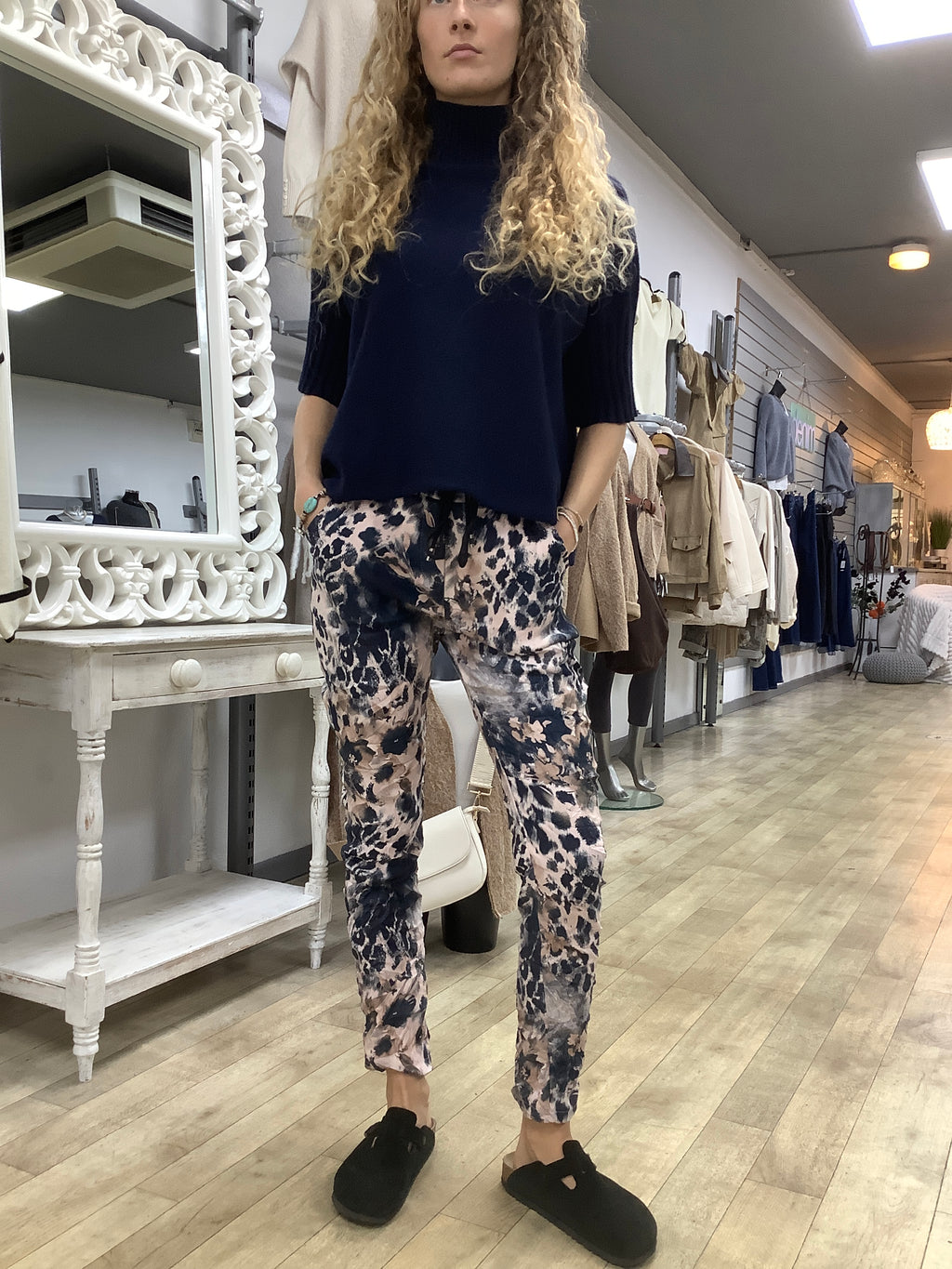 AUTUMN PRINT MAGIC PANTS
