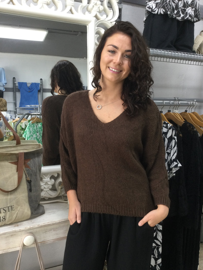 SOFT LIGHT KNIT TOP
