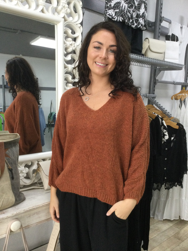 SOFT LIGHT KNIT TOP