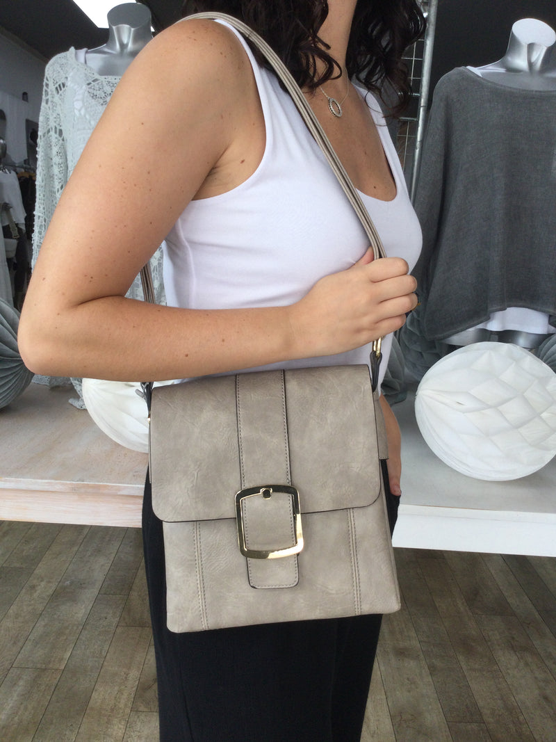 BUCKLE X-BODY BAG