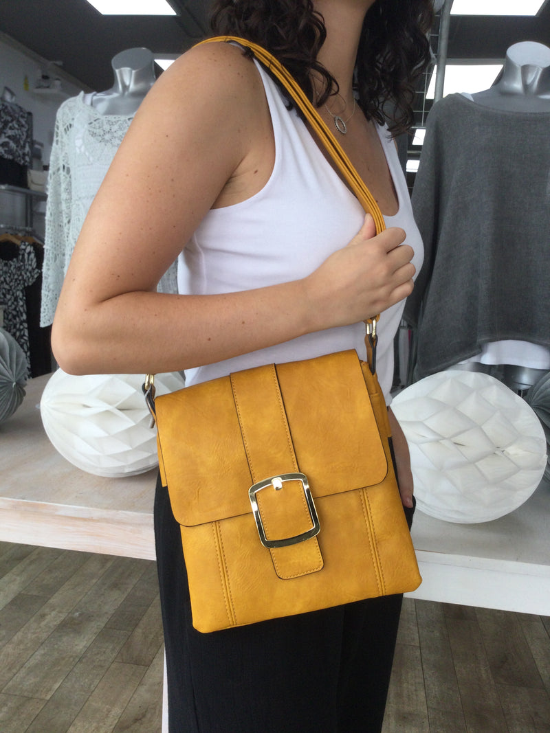 BUCKLE X-BODY BAG